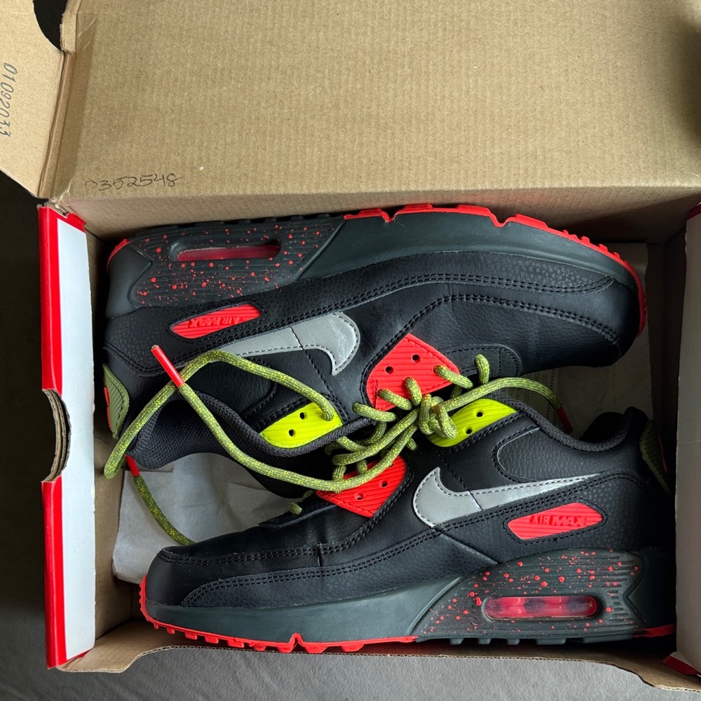 Air Max 90 Black and Red Sneakers